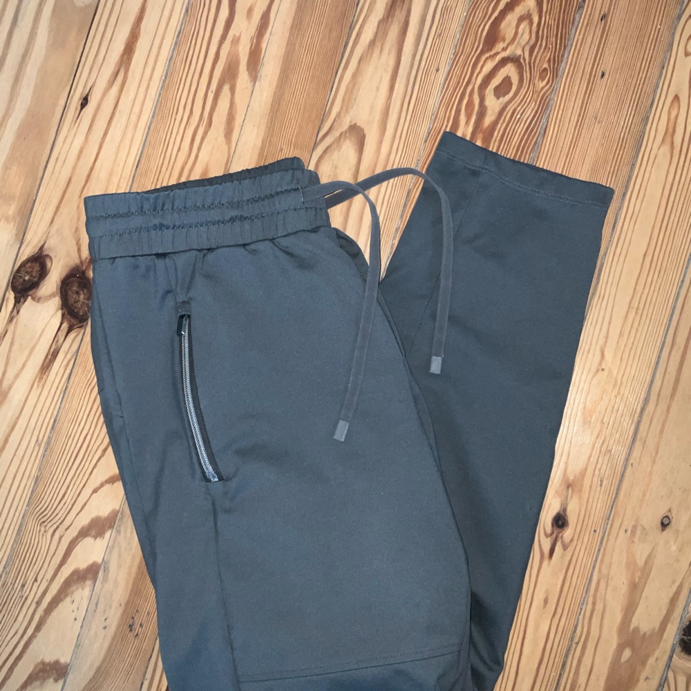 Ladies Athleta running pants/joggers with zippered pockets Small 4/6